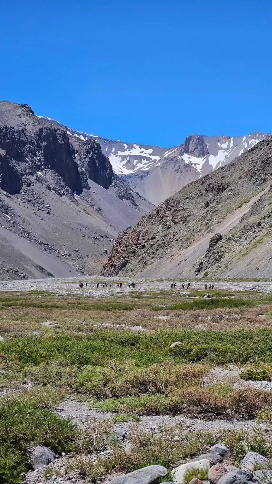 Sendero cerca del Volcán San José en los Andes