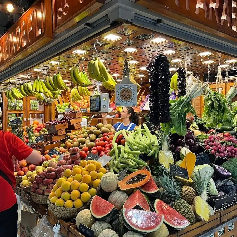 Mercado Central de Santiago com produtos locais chilenos