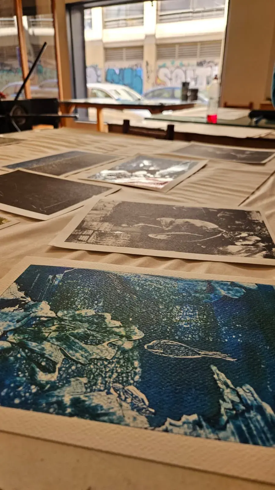 Printmaking activity in an art studio in Valparaiso