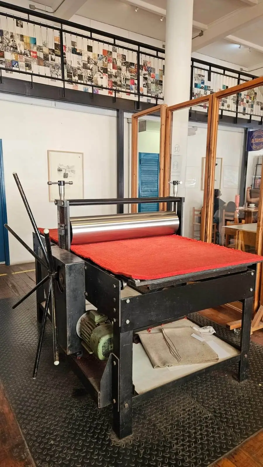 Monoprint art session in Valparaíso studio