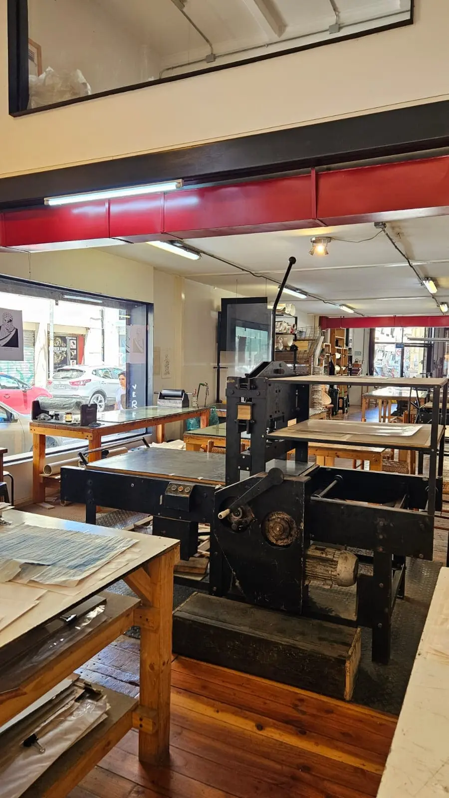 Monotype printmaking workshop in Valparaíso art studio