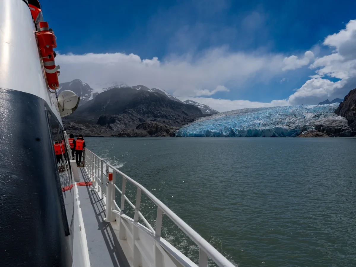 Cruise boat approaching Grey Glacier on Lake Grey, Torres del Paine