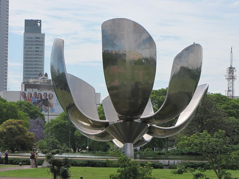 Floralis Generica steel flower sculpture in Buenos Aires