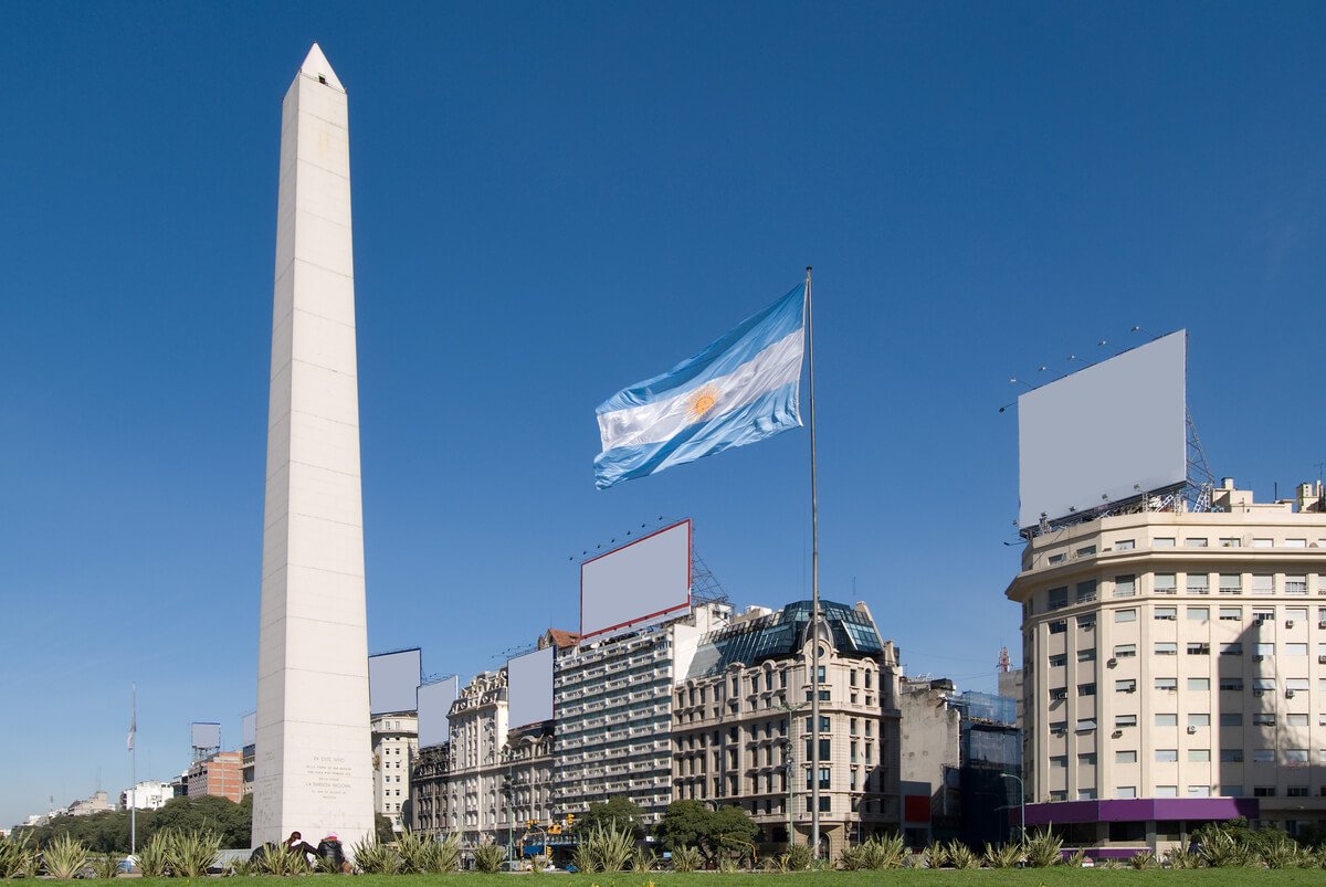 Obelisco and the Argentine flag on Avenida 9 de Julio, Buenos Aires