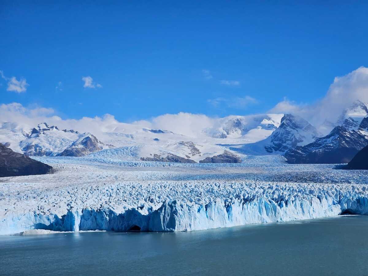 Panorama of the Perito Moreno glacier field stretching to the Andes