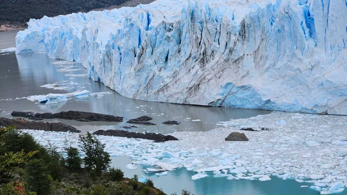 Ice wall of Perito Moreno Glacier with floating ice below, Los Glaciares