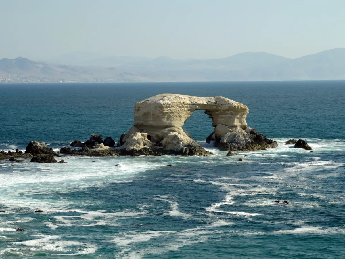 Arco natural de La Portada no litoral do Pacífico, perto de Antofagasta
