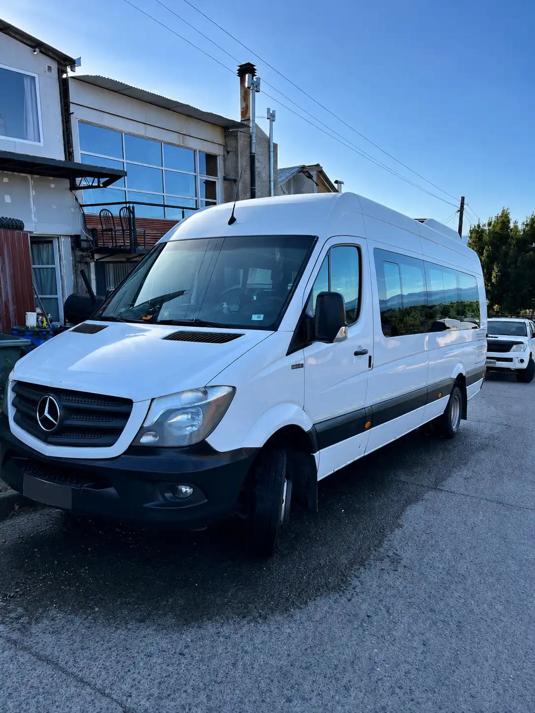 White Mercedes-Benz Sprinter minibus for the private transfer from Puerto Natales to El Calafate