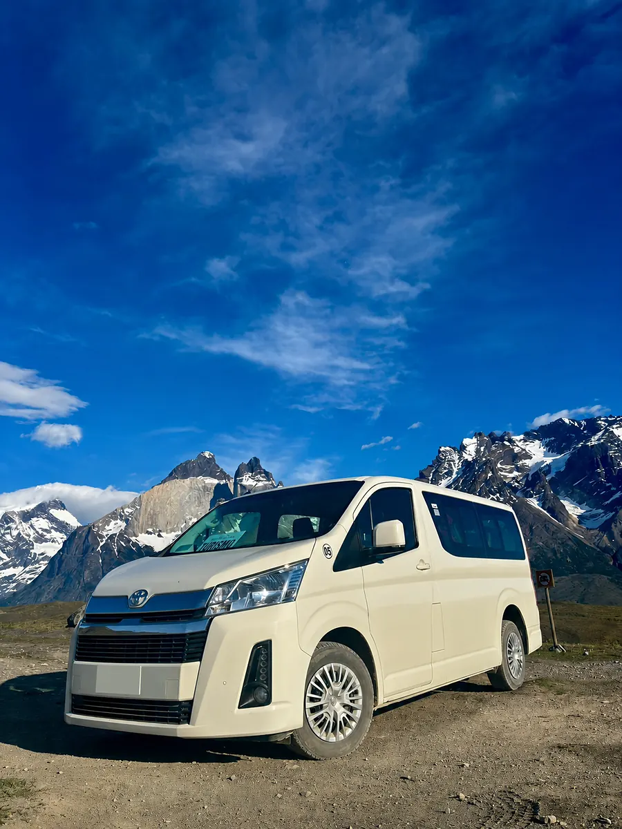 Minivan Toyota do transfer privativo em Torres del Paine